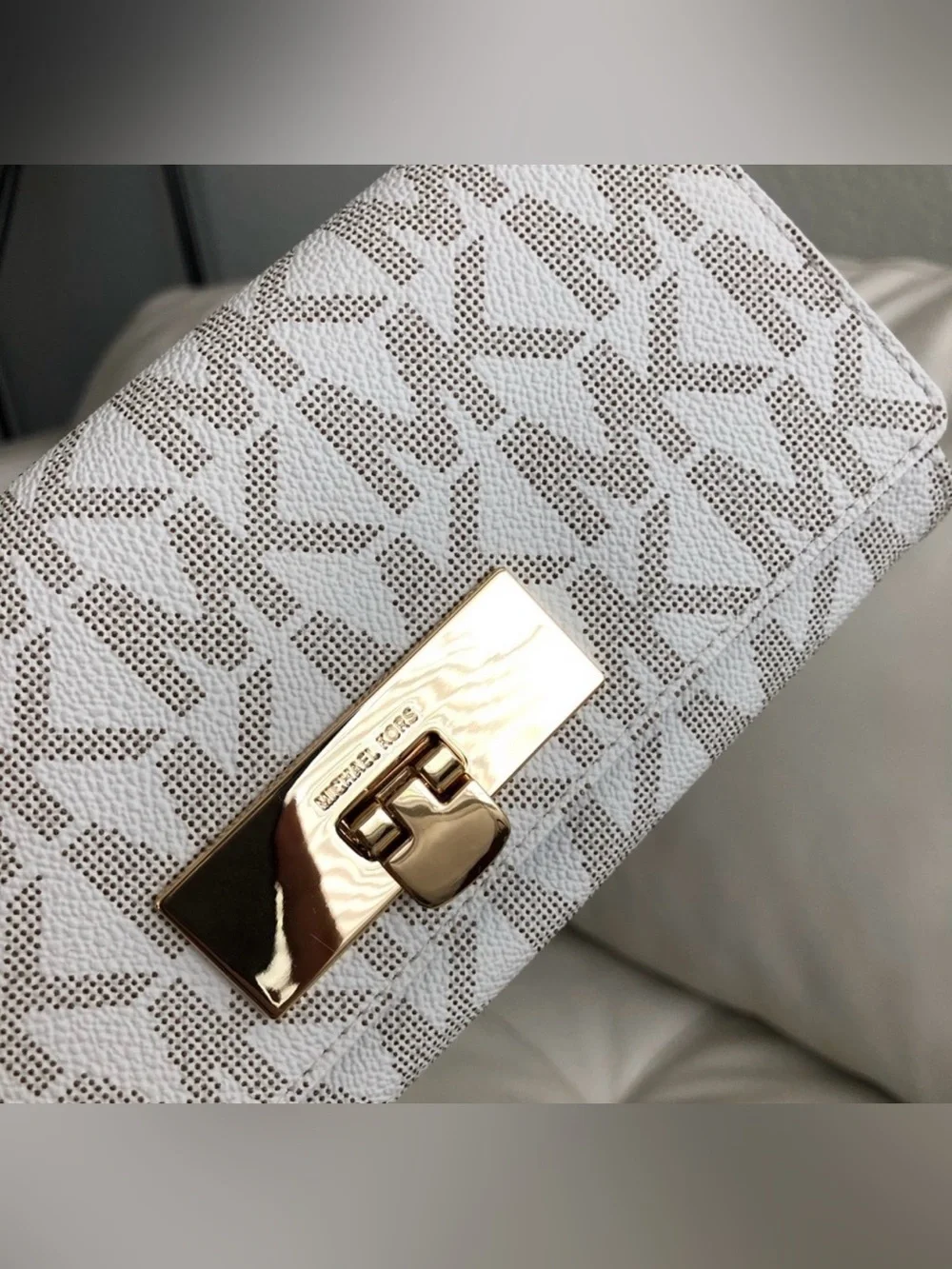 Micheal Kors Callie Carryall Signature Monogram PVC Long Wallet Vanilla/Gold EUC